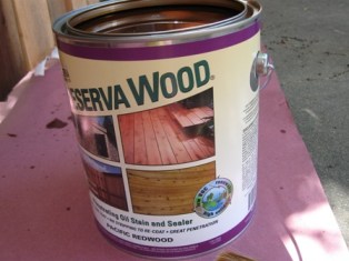 staining fences and screen posts 002