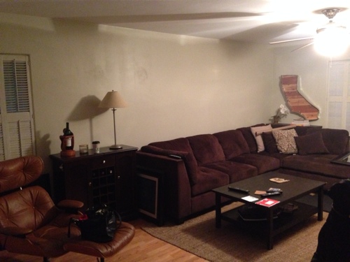 before-picture-of-living-room-no-art-on-walls.jpg